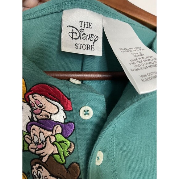 The Disney Store The Seven Dwarfs Team 1/4 Button Down Tee Unisex Small Flaw - Picture 6 of 9